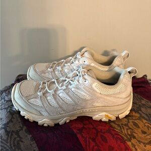 Merrell Women's Light Beige/Off-White Athletic Shoes